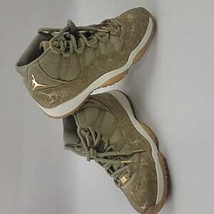 Air Jordan | 11 Retro Olive Lux Size 7.5